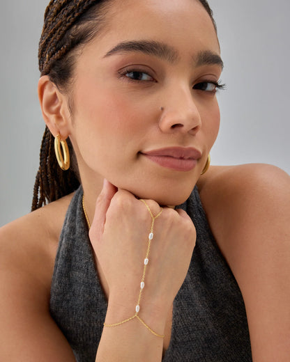 The Dainty Hand Chain