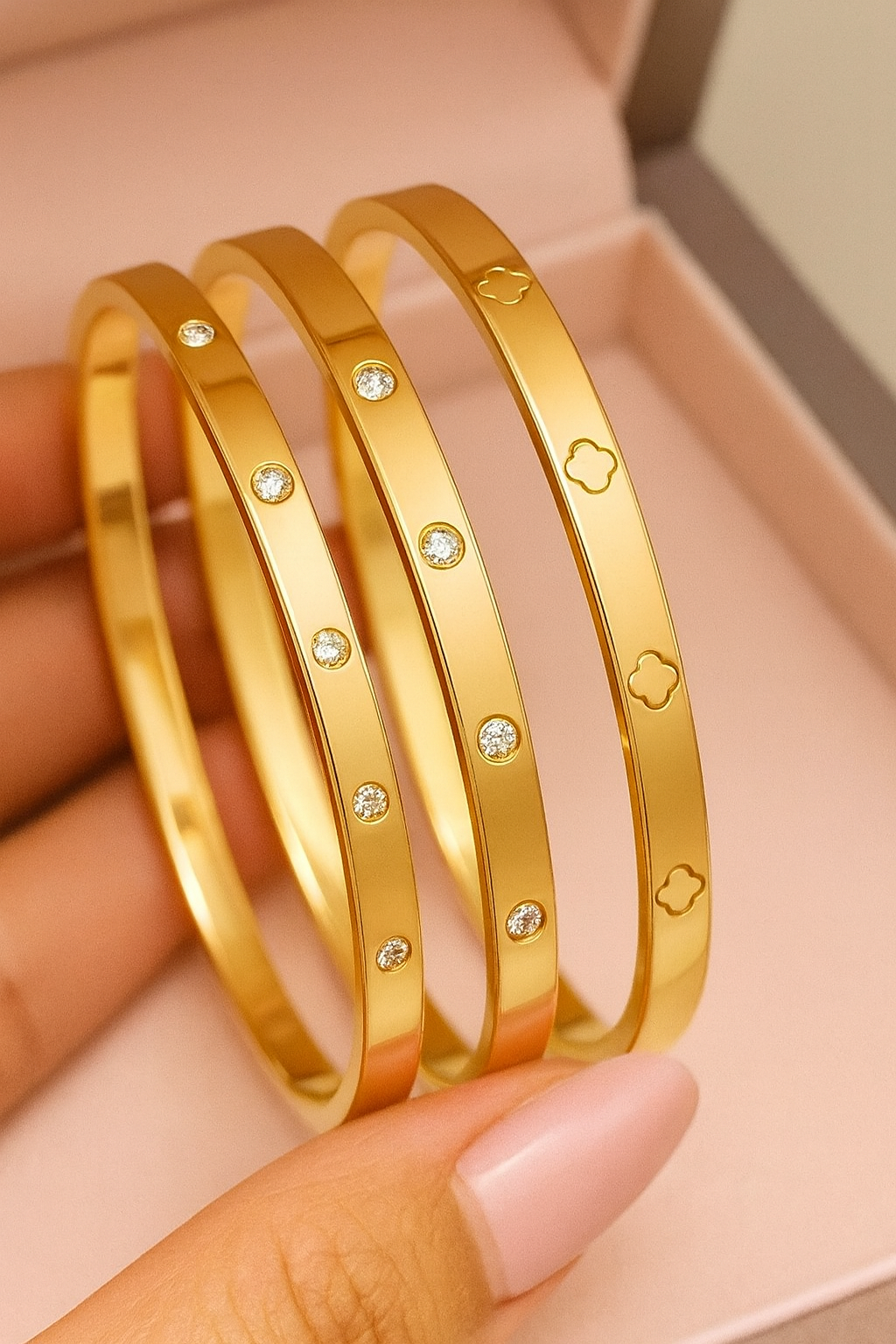 LUMEEDA Clover Glow Bracelet Set (3-Piece)