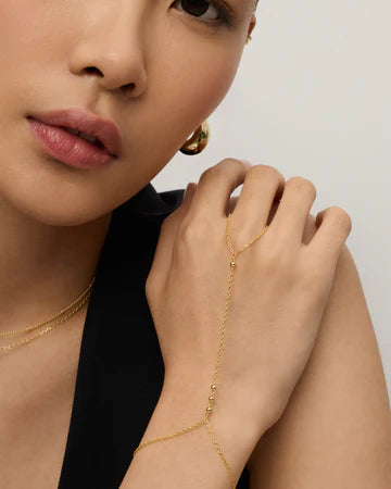 The Dainty Hand Chain